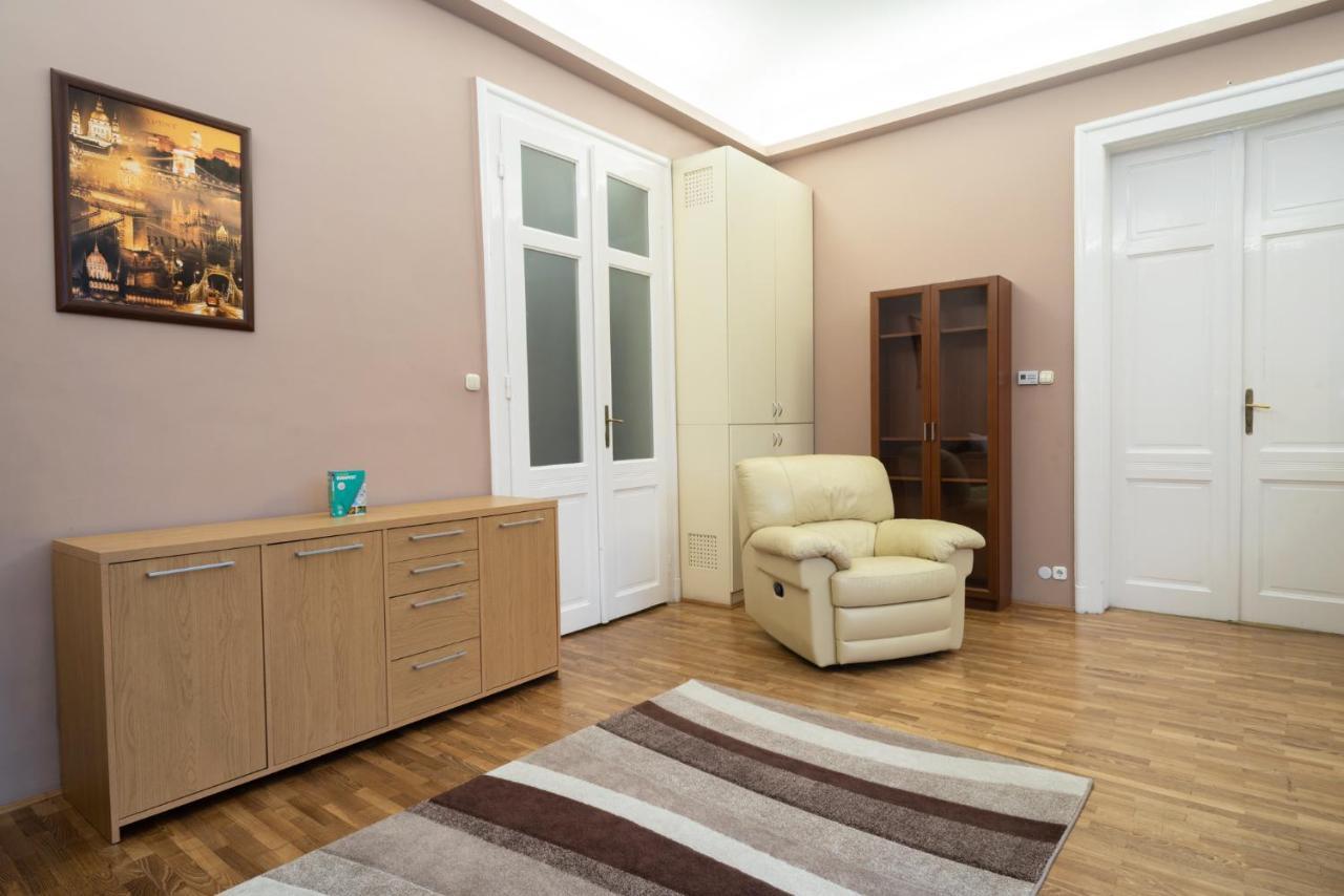 Kiraly With Free Parking And Ac Апартаменты *